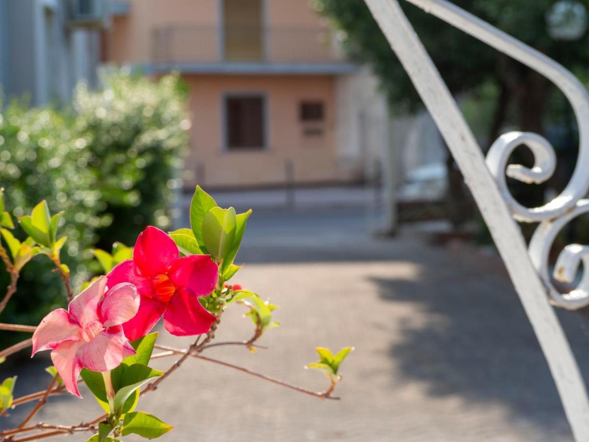 Villa Пестум Экстерьер фото